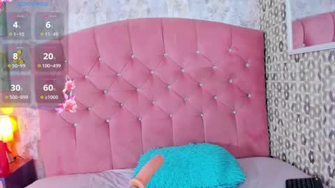 Snapshot of emilie_james chatting on 12/22/24, 06:26 Emilie James online show from 12/22/24, 06:26