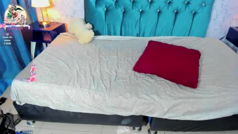 Snapshot of emilie_james chatting on 01/09/25, 02:22 Emilie James online show from 01/09/25, 02:22