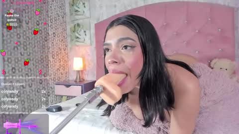 Snapshot of emilie_james chatting on 02/08/25, 08:10 Emilie James online show from 02/08/25, 08:10