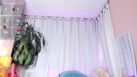 Snapshot of emilie_james chatting on 02/10/25, 09:15 Emilie James online show from 02/10/25, 09:15