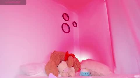 Snapshot of emilie_james chatting on 09/21/25, 03:02 Emilie James online show from 09/21/25, 03:02