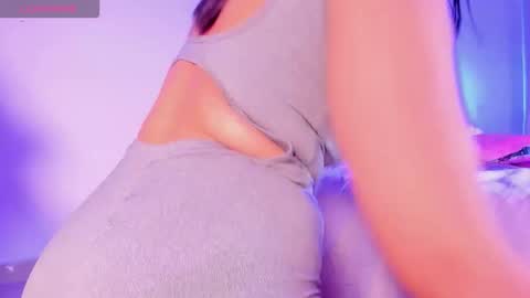 Snapshot of emilie_james chatting on 10/12/25, 03:22 Emilie James online show from 10/12/25, 03:22