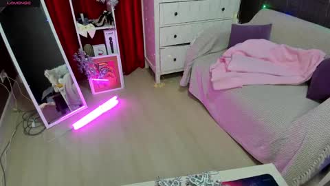 Emiliya online show from 12/03/24, 01:52