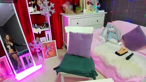 Snapshot of emiliyaqueen chatting on 12/11/24, 02:19 Emiliya online show from 12/11/24, 02:19