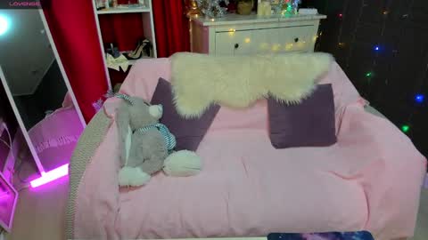 Snapshot of emiliyaqueen chatting on 12/19/24, 02:12 Emiliya online show from 12/19/24, 02:12