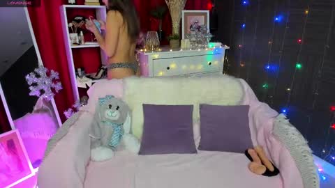 Snapshot of emiliyaqueen chatting on 12/28/24, 01:29 Emiliya online show from 12/28/24, 01:29