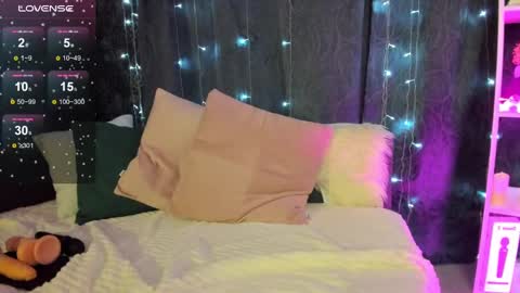 Snapshot of emiliyaqueen chatting on 01/25/25, 11:34 Emiliya online show from 01/25/25, 11:34