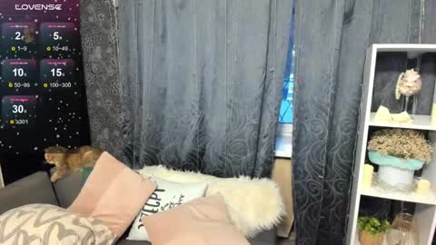 Snapshot of emiliyaqueen chatting on 01/28/25, 02:11 Emiliya online show from 01/28/25, 02:11