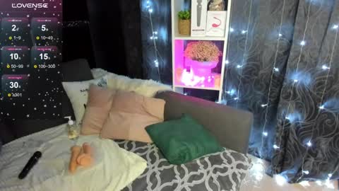 Snapshot of emiliyaqueen chatting on 02/01/25, 11:54 Emiliya online show from 02/01/25, 11:54