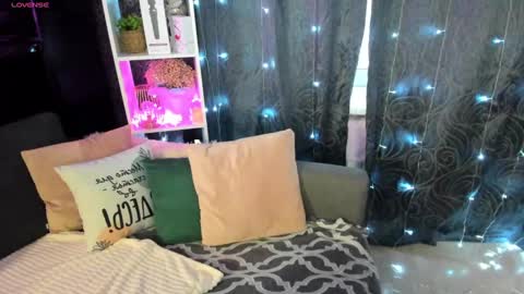 Snapshot of emiliyaqueen chatting on 02/09/25, 02:28 Emiliya online show from 02/09/25, 02:28