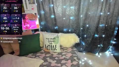 Snapshot of emiliyaqueen chatting on 02/14/25, 05:09 Emiliya online show from 02/14/25, 05:09