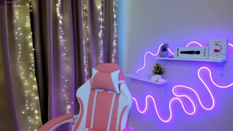 Snapshot of emiliyaqueen chatting on 03/05/25, 02:25 Emiliya online show from 03/05/25, 02:25