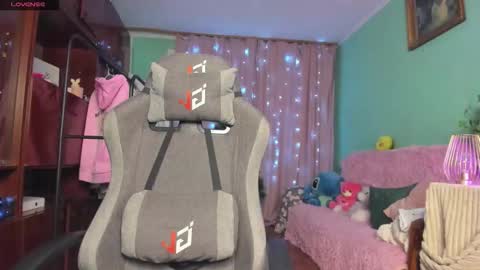 Emiliya online show from 11/25/25, 02:11