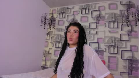 Emilly online show from 05/19/26, 03:57
