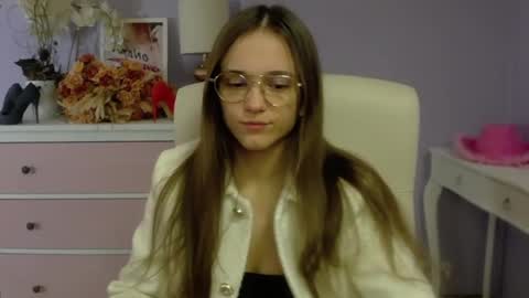 Emilly online show from 02/14/25, 07:49