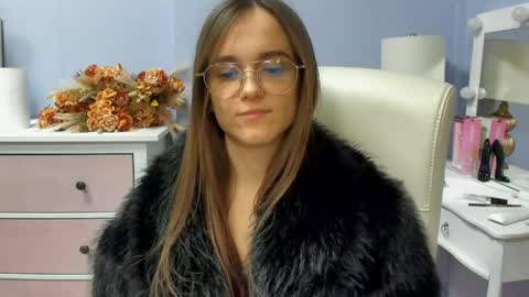 Emilly online show from 04/11/26, 07:45