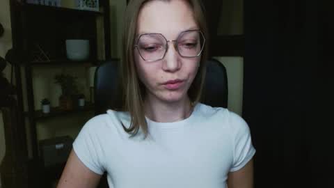 Emilly online show from 02/13/26, 06:20