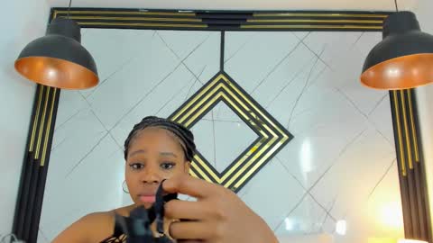 Snapshot of emillydiaz chatting on 10/19/25, 12:28 Emilly online show from 10/19/25, 12:28