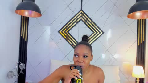 Snapshot of emillydiaz chatting on 11/19/25, 12:05 Emilly online show from 11/19/25, 12:05