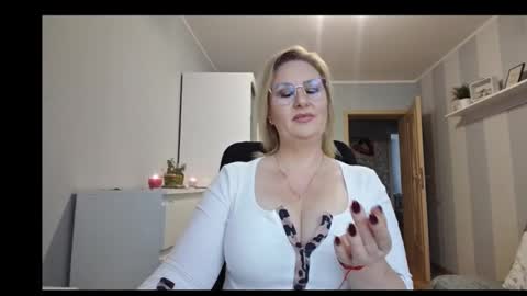 Snapshot of emillykiss chatting on 02/17/26, 07:05 EmillyLove online show from 02/17/26, 07:05