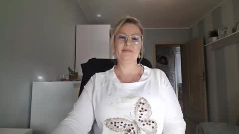 Snapshot of emillykiss chatting on 03/02/26, 10:33 EmillyLove online show from 03/02/26, 10:33