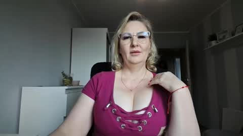 EmillyLove online show from 03/10/26, 07:35