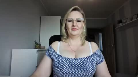 EmillyLove online show from 03/11/26, 07:25
