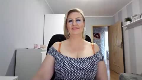 EmillyLove online show from 03/28/26, 12:05