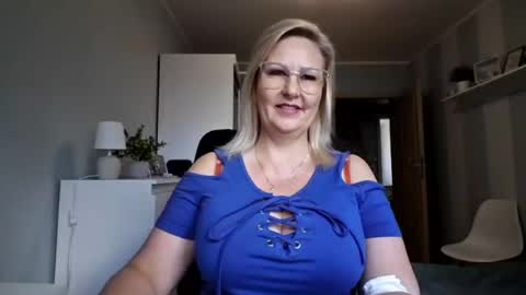 EmillyLove online show from 07/20/26, 07:44
