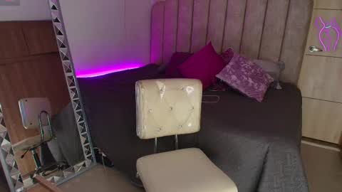 Snapshot of emily_____ chatting on 02/13/25, 09:17 emily valentina online show from 02/13/25, 09:17