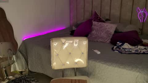 Snapshot of emily_____ chatting on 03/03/25, 04:56 emily valentina online show from 03/03/25, 04:56