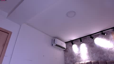 Snapshot of emily_____ chatting on 09/25/25, 01:42 emily valentina online show from 09/25/25, 01:42