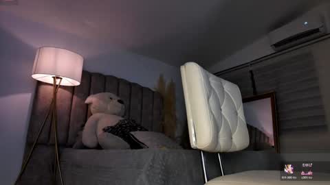 Snapshot of emily_____ chatting on 02/18/26, 01:34 emily valentina online show from 02/18/26, 01:34