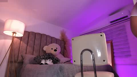 Snapshot of emily_____ chatting on 03/04/26, 02:06 emily valentina online show from 03/04/26, 02:06