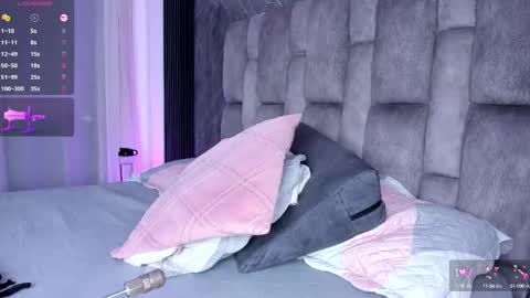 Emily online show from 09/15/25, 12:16