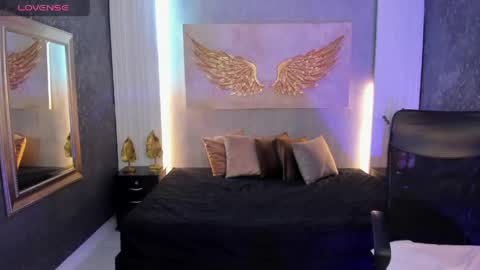 Snapshot of emily__browm chatting on 04/13/26, 11:27 Emily online show from 04/13/26, 11:27