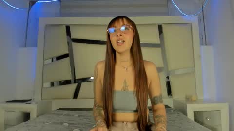 Snapshot of emily__watson_ chatting on 02/26/26, 05:06 emily__watson_ online show from 02/26/26, 05:06