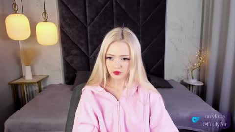 Emily online show from 11/08/25, 04:40