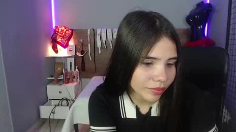 Snapshot of emily_beltonn chatting on 12/05/24, 08:22 online show from 12/05/24, 08:22