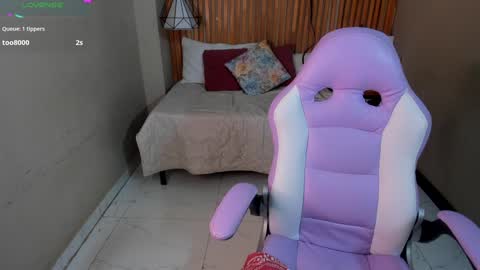 Snapshot of emily_beltonn chatting on 12/29/24, 01:24 online show from 12/29/24, 01:24