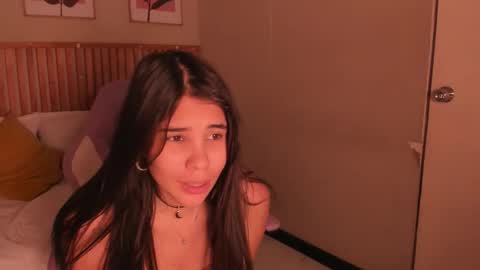 Snapshot of emily_beltonn chatting on 11/10/25, 08:41 online show from 11/10/25, 08:41