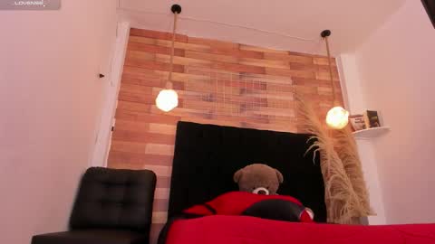 emily_brown04 online show from 12/18/25, 11:16