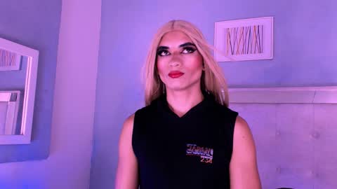 emily_castillo1_ online show from 09/21/25, 05:53