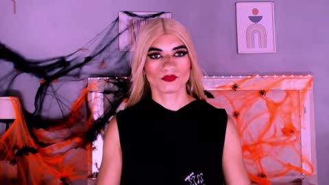 emily_castillo1_ online show from 10/08/25, 05:49