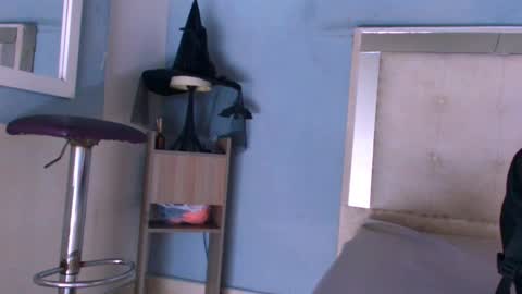 emily_castillo1_ online show from 10/12/25, 03:38