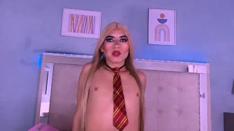 emily_castillo1_ online show from 10/16/25, 05:08