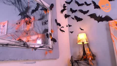 emily_castillo1_ online show from 10/29/25, 04:37