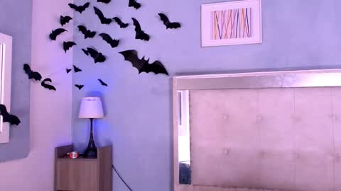 emily_castillo1_ online show from 11/15/25, 06:00