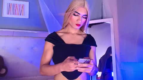 emily_castillo1_ online show from 02/09/26, 05:33