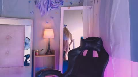 emily_castillo1_ online show from 04/01/26, 05:30